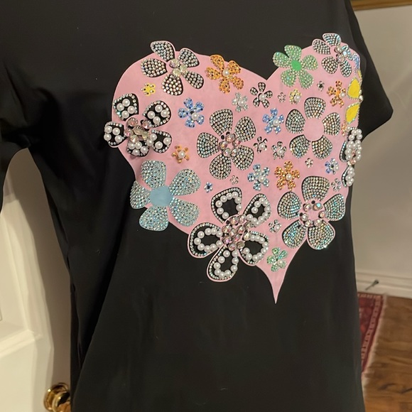 Black T shirt with jeweled pink heart - Picture 4 of 8